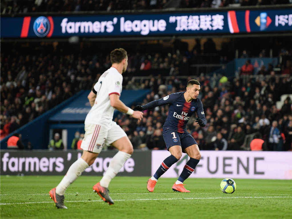 恩里克幽默回应:横扫英超?我们只是农民联赛! 恩里克幽默回应:横扫英超?我们只是农民联赛!